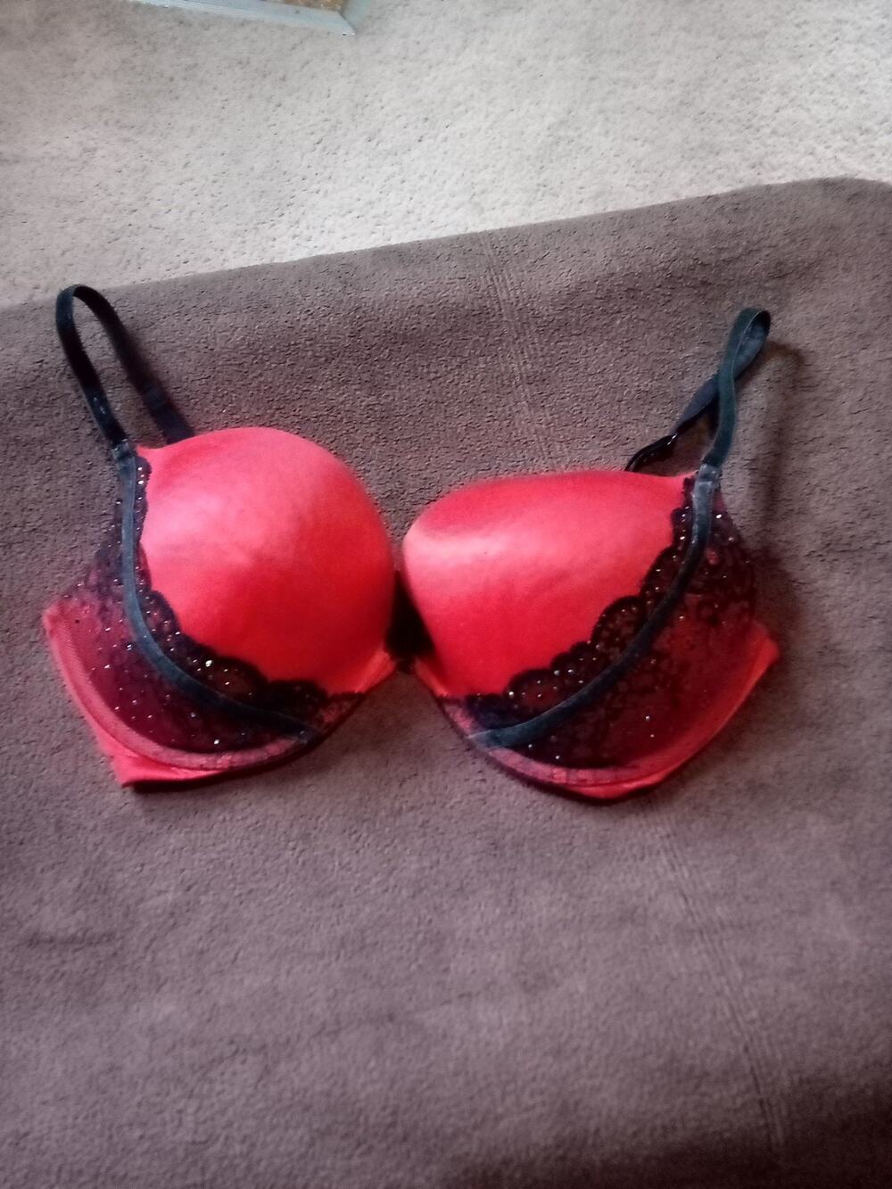 Victoria's Secret Very Sexy Push-up Red Satin W/ Black Lace Rhinestone Bra 36DD